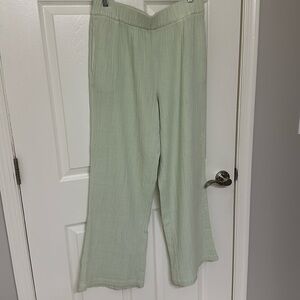 Never worn! Super comfy and cute pants